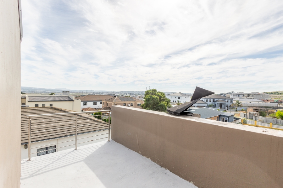 6 Bedroom Property for Sale in Jakarandas Western Cape